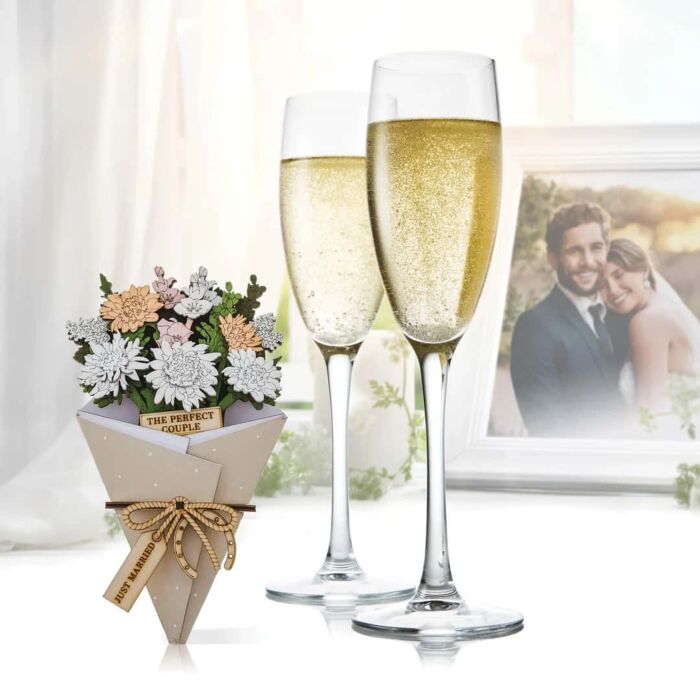 Wild & Wood Just Married 3D Flower Figurine Card Letterbox gift
